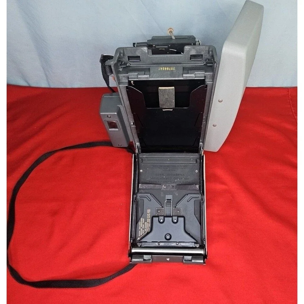 Polaroid Camera Instant 210 Automatic Land Vintage Camera w/Case & Flash